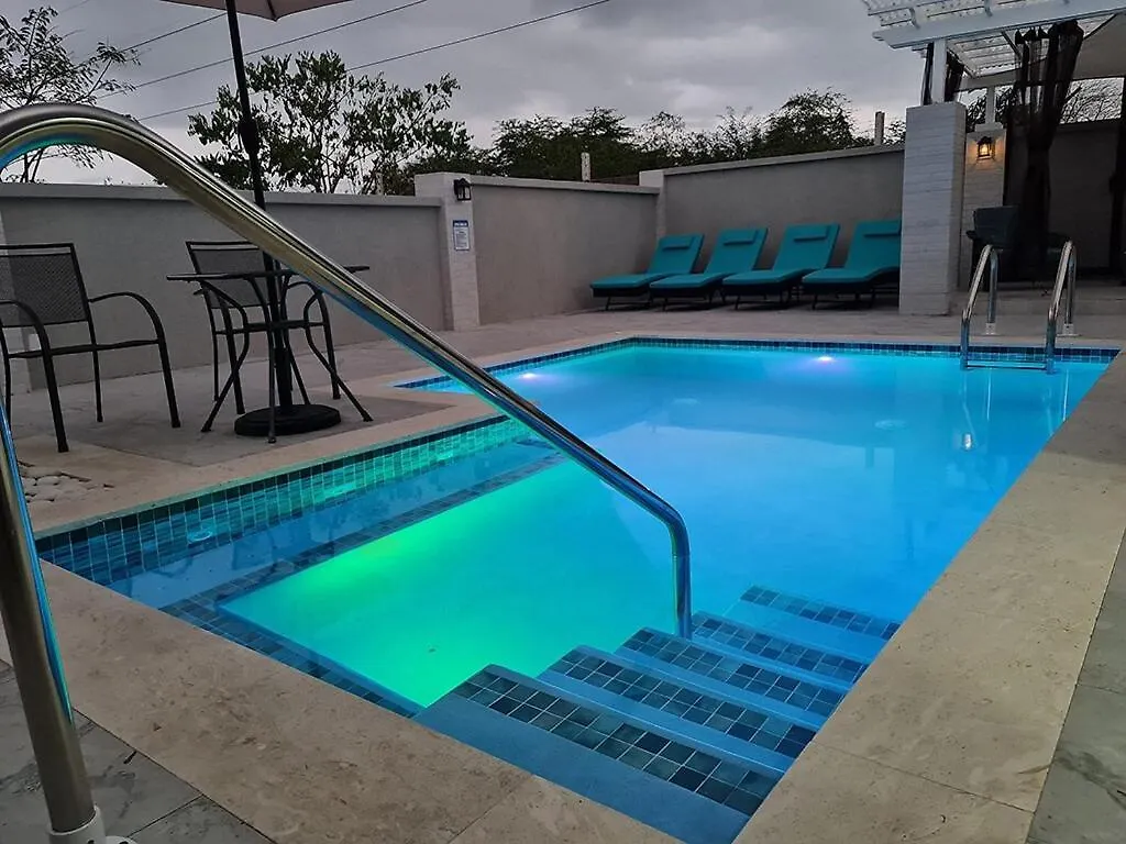 Cozy Stay With Private Jacuzzi Pool Old Harbour 592