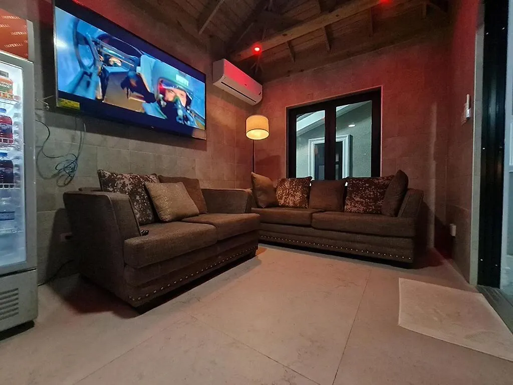 Cozy Stay With Private Jacuzzi Pool Old Harbour 592 0*,