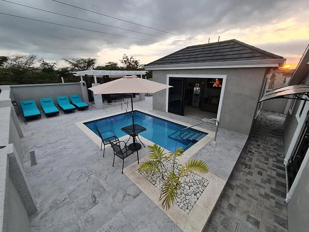 Cozy Stay With Private Jacuzzi Pool Old Harbour 592 0*,