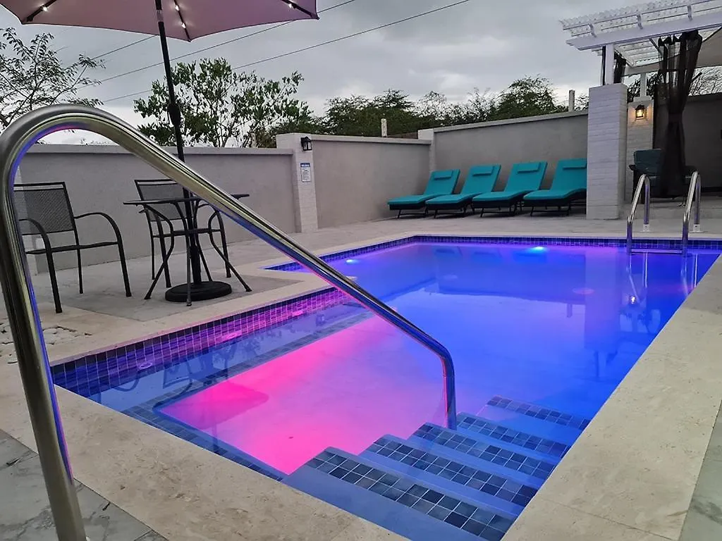 Cozy Stay With Private Jacuzzi Pool Old Harbour 592